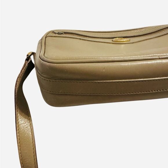 Gucci Tan Crossbody Bag with Adjustable Strap - Picture 10 of 16